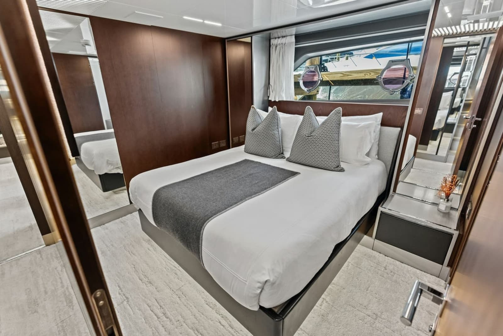 2018 Ferretti Yachts 850 Motoryacht - Photo 61