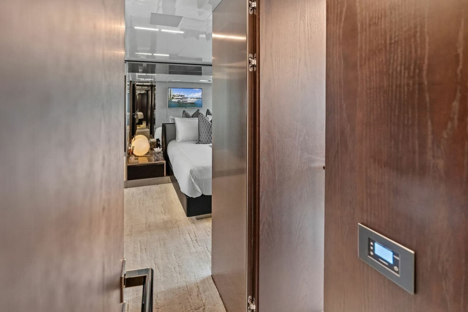 2018 Ferretti Yachts 850 Motoryacht - Photo 75