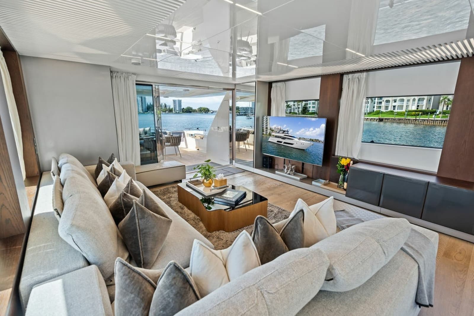 2018 Ferretti Yachts 850 Motoryacht - Photo 43