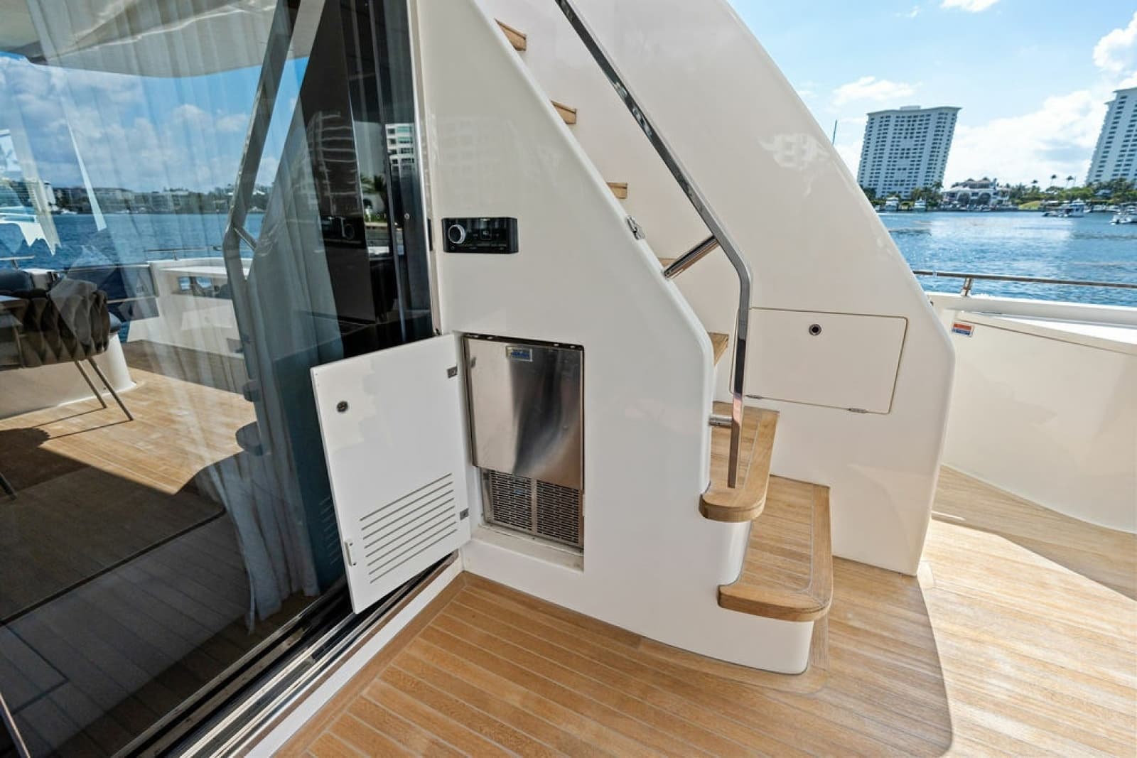 2018 Ferretti Yachts 850 Motoryacht - Photo 16