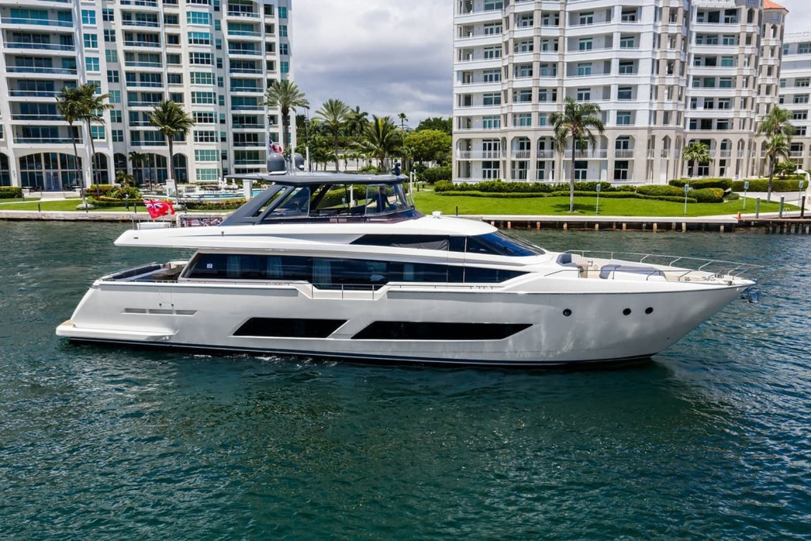 2018 Ferretti Yachts 850 Motoryacht - Photo 3