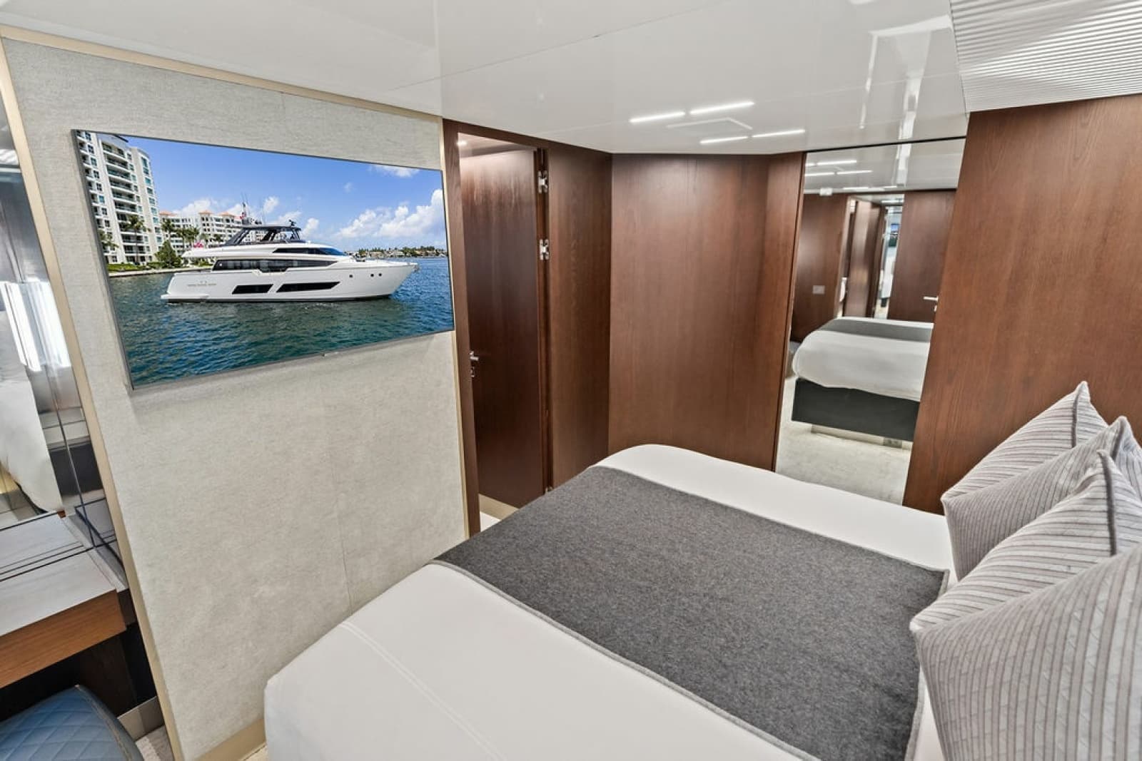 2018 Ferretti Yachts 850 Motoryacht - Photo 70