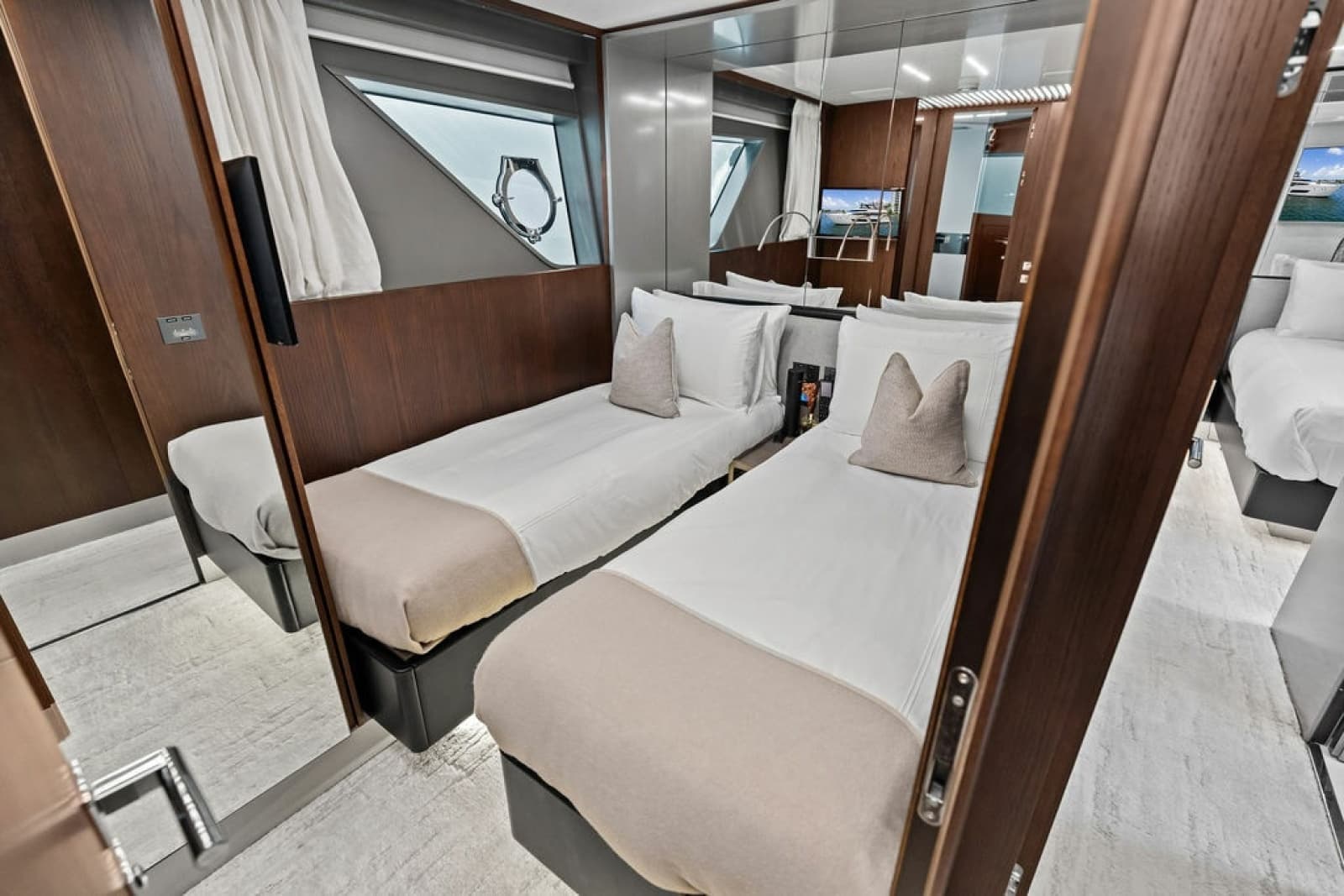 2018 Ferretti Yachts 850 Motoryacht - Photo 66