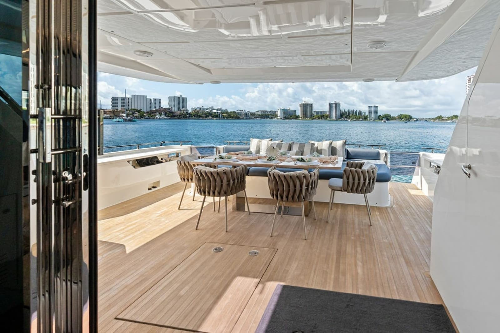 2018 Ferretti Yachts 850 Motoryacht - Photo 15