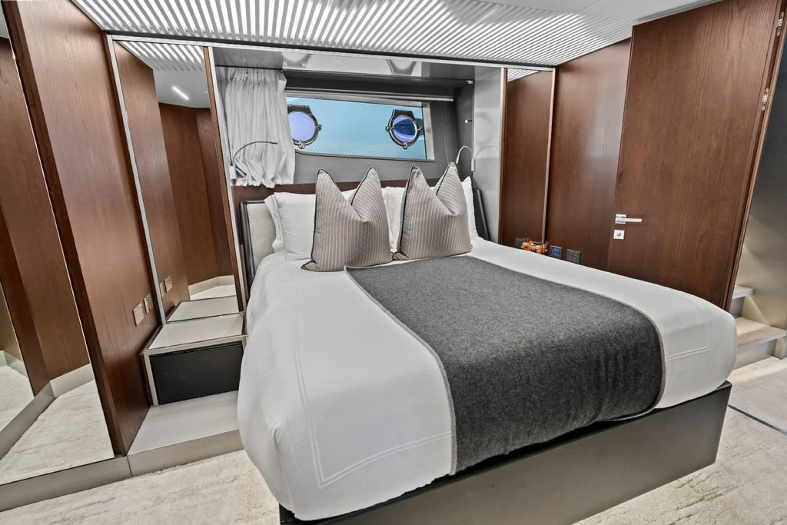 2018 Ferretti Yachts 850 Motoryacht - Photo 71