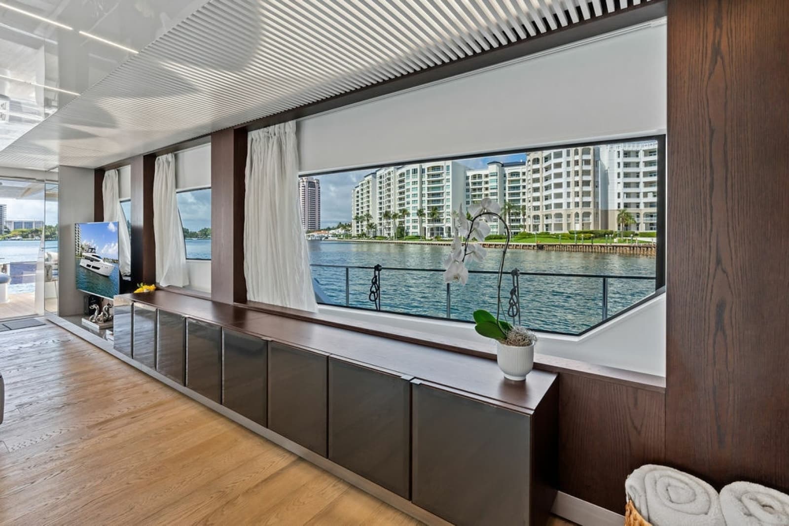 2018 Ferretti Yachts 850 Motoryacht - Photo 41
