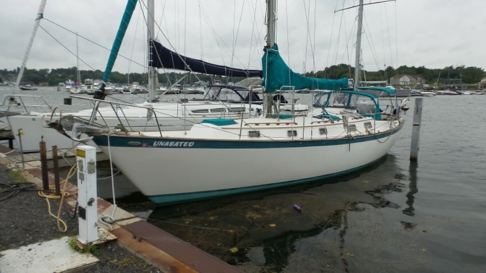 1981 Pearson 424 Ketch - Photo 1
