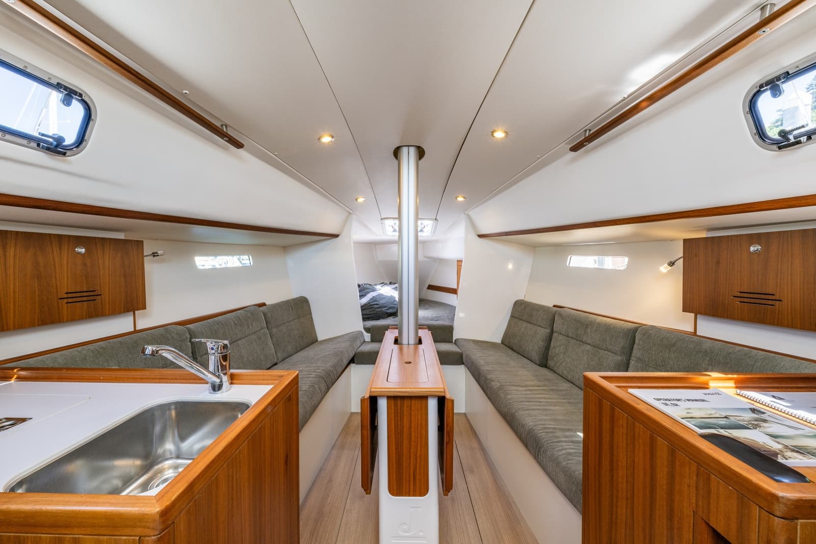 2018 J Boats J/97E - Photo 9