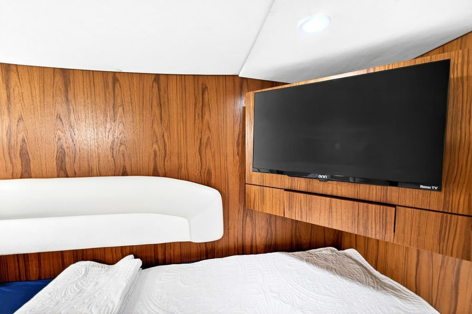 2006 Tiara Yachts 4300 Sovran - Photo 24