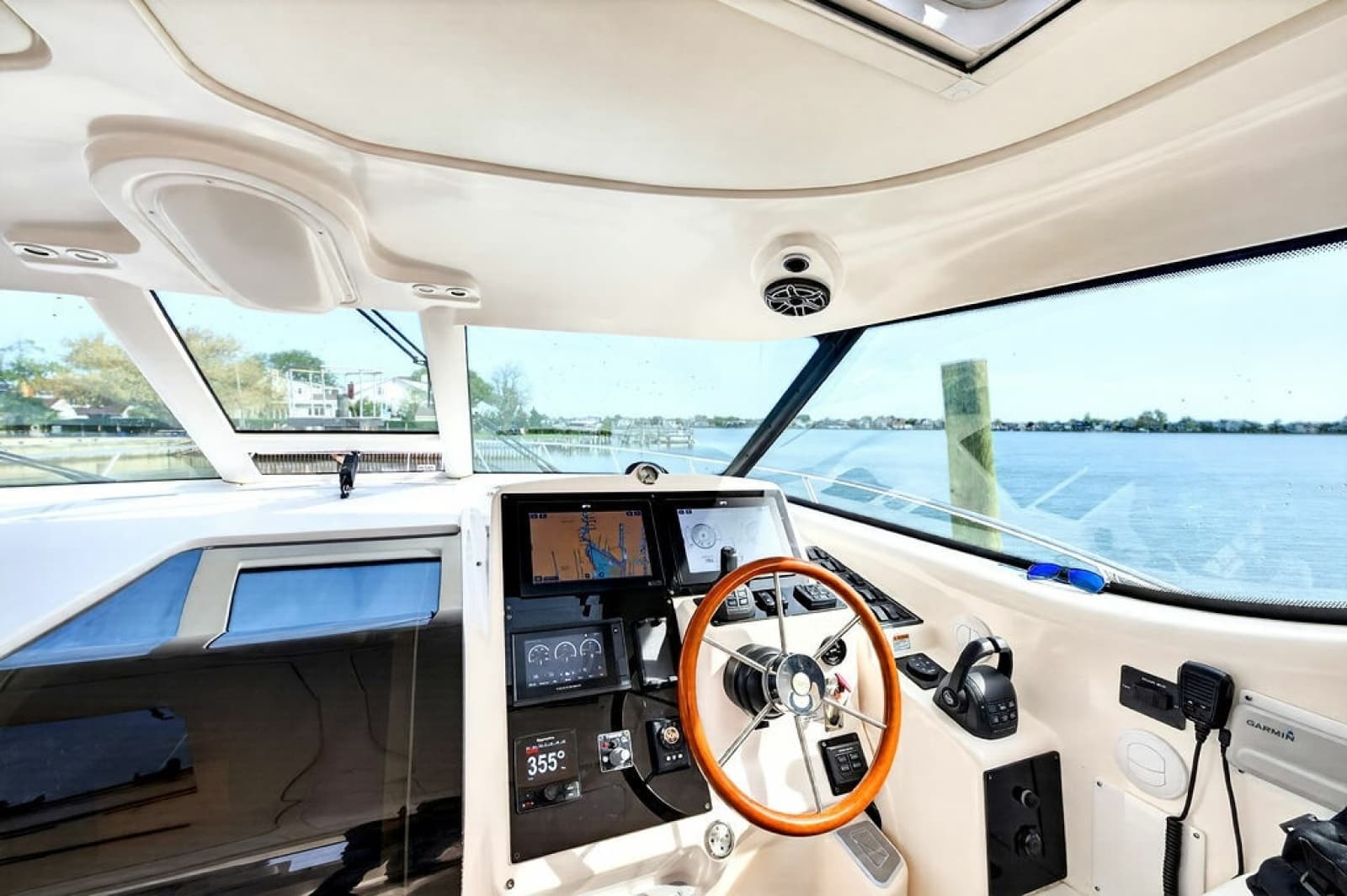 2006 Tiara Yachts 4300 Sovran - Photo 14