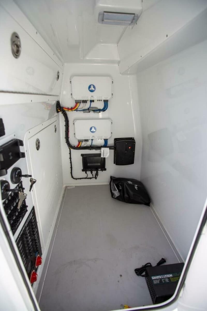 2023 Freeman 28 Bay Hybrid - Photo 11
