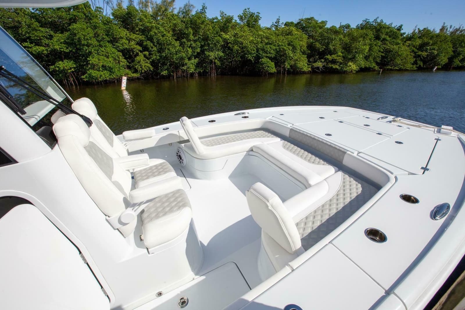 2023 Freeman 28 Bay Hybrid - Photo 13
