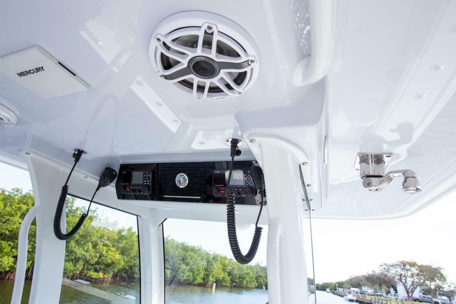 2023 Freeman 28 Bay Hybrid - Photo 8