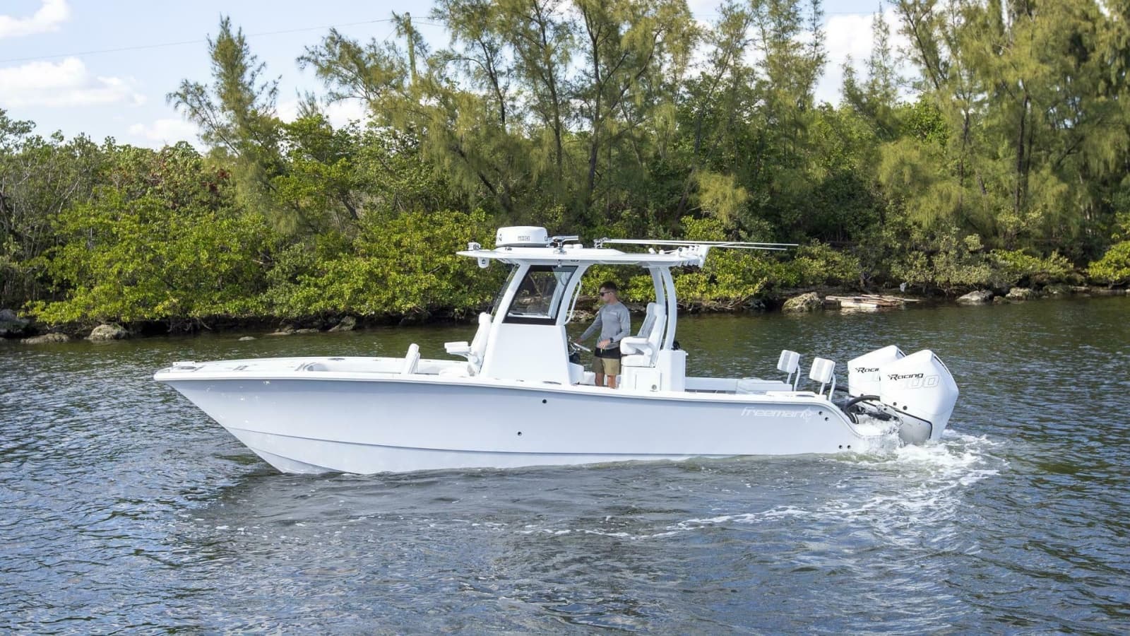 2023 Freeman 28 Bay Hybrid - Photo 2