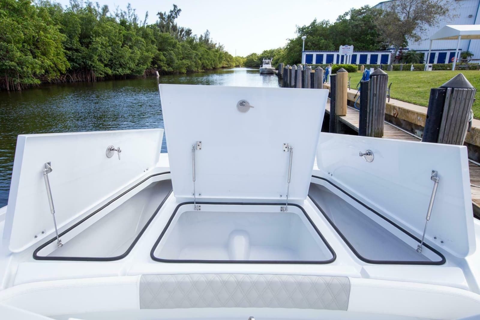 2023 Freeman 28 Bay Hybrid - Photo 19