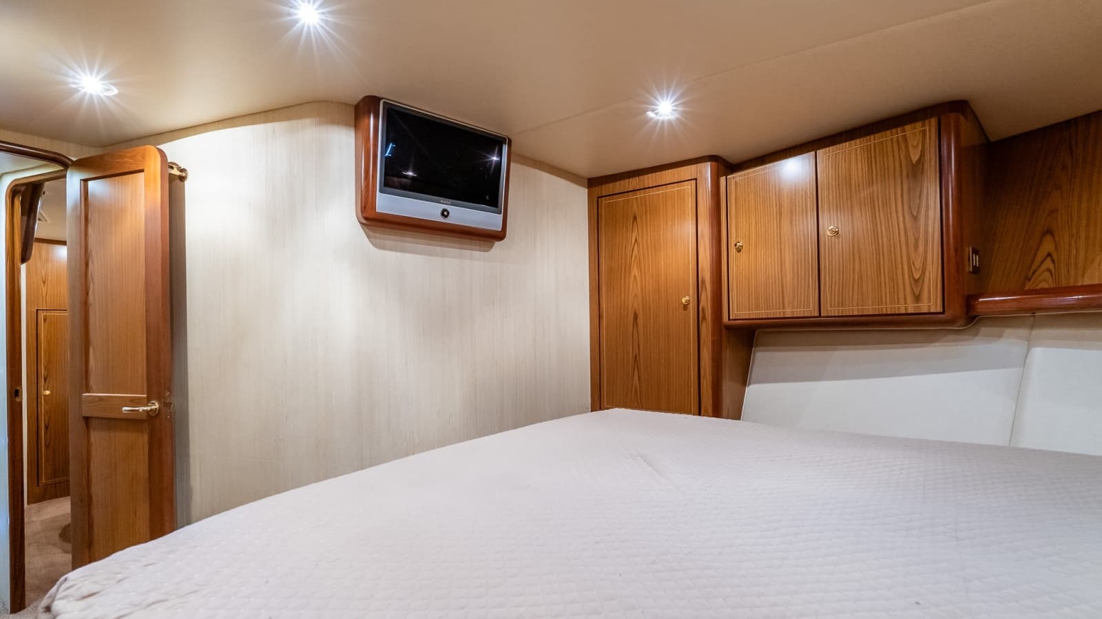 2007 Ocean Yachts 54 Super Sport - Photo 32