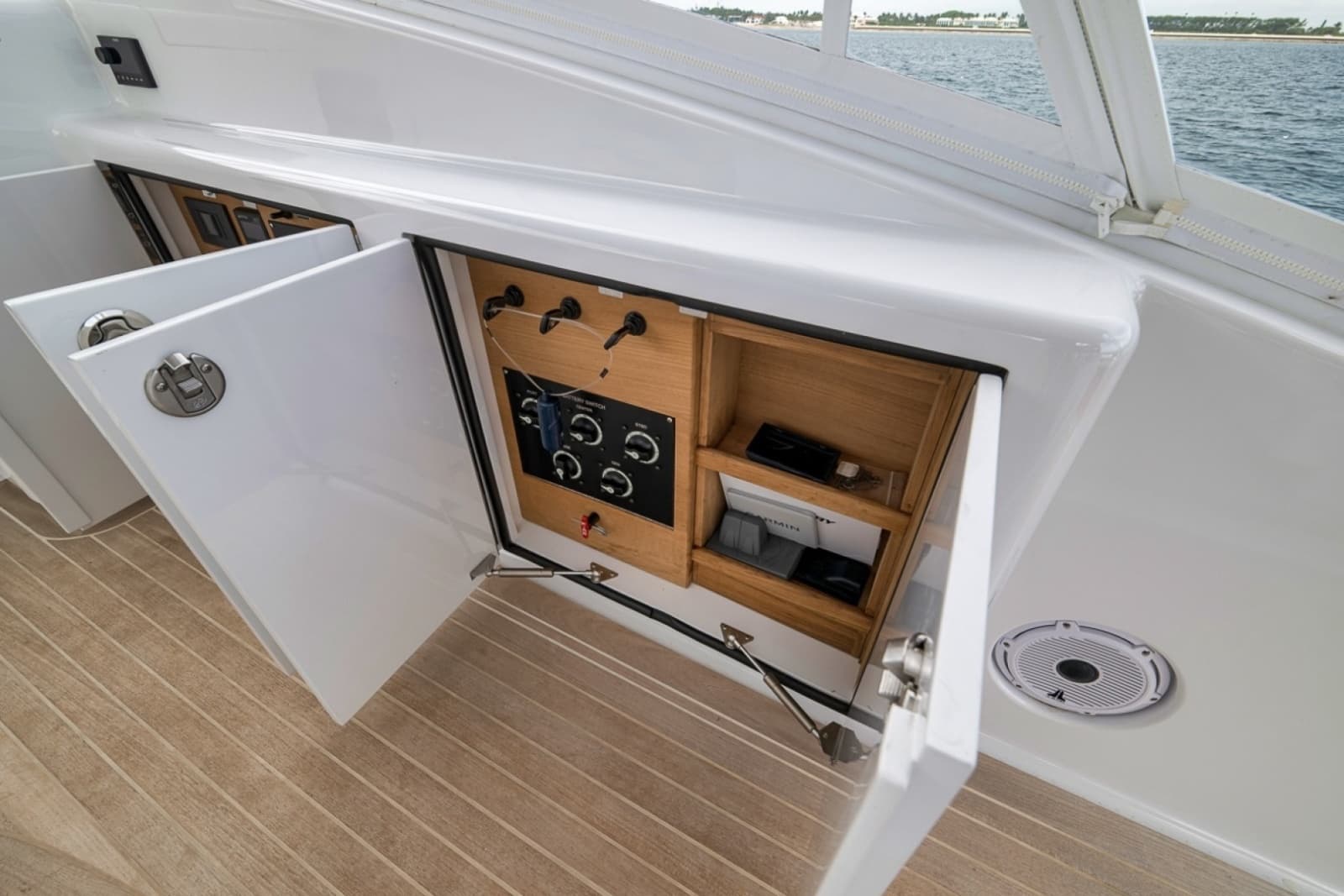 2024 Custom Carolina 40 Express - Photo 31