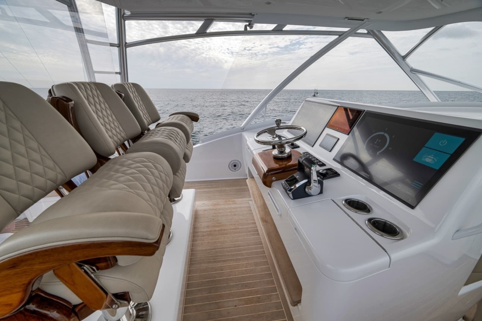 2024 Custom Carolina 40 Express - Photo 25