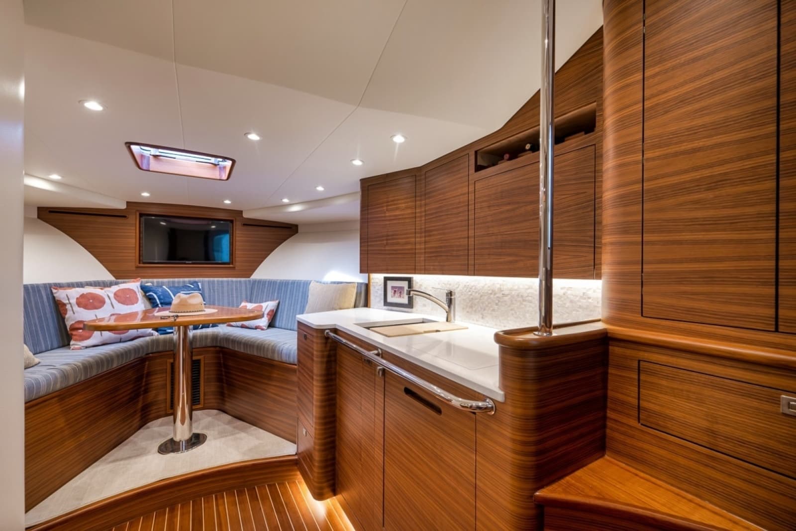 2024 Custom Carolina 40 Express - Photo 34