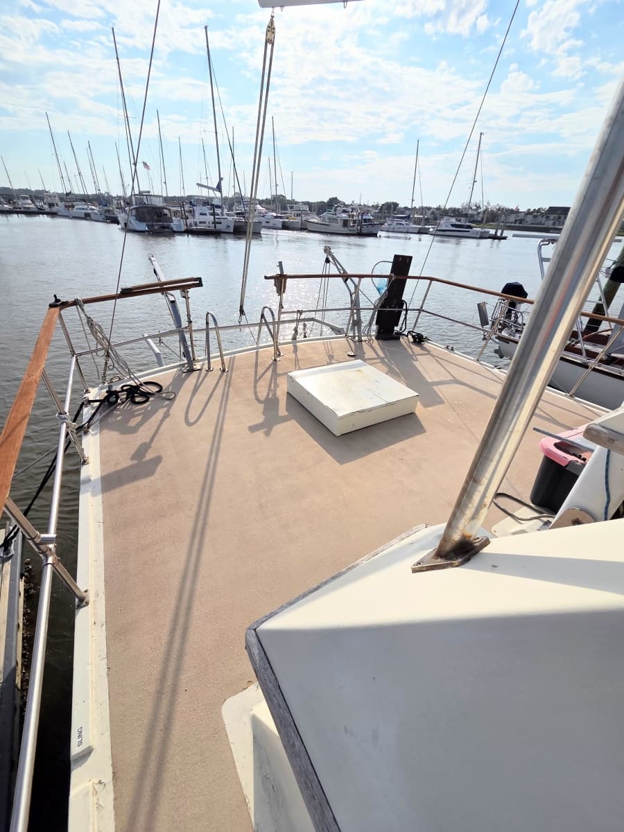 1982 C & L Sea Ranger Sundeck 39 - Photo 24