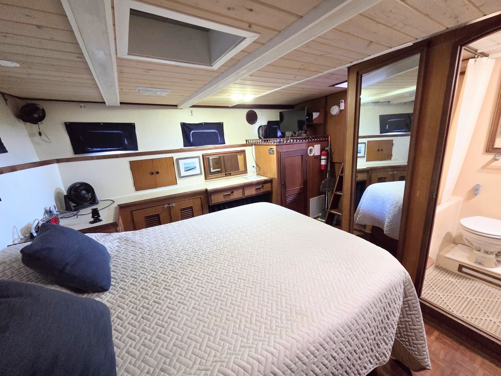 1982 C & L Sea Ranger Sundeck 39 - Photo 9