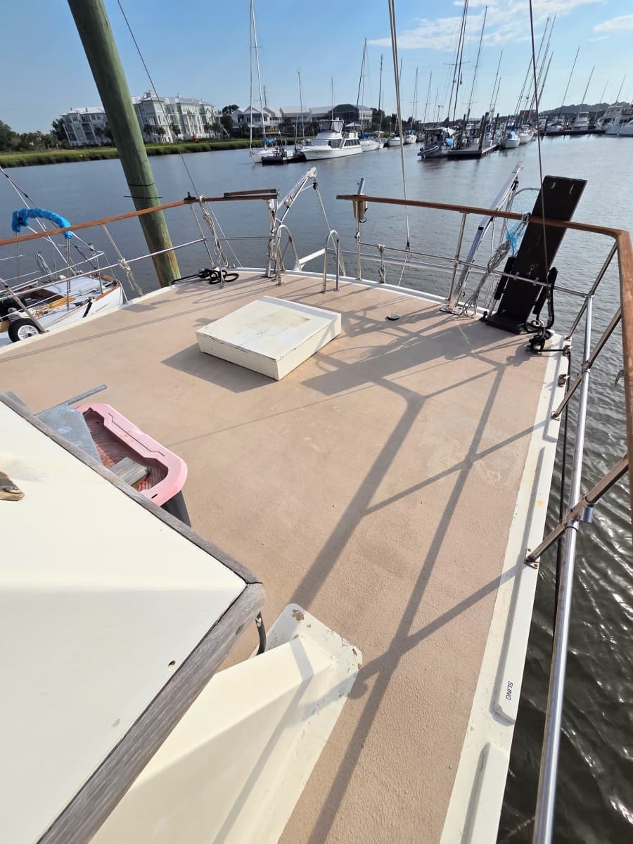 1982 C & L Sea Ranger Sundeck 39 - Photo 23