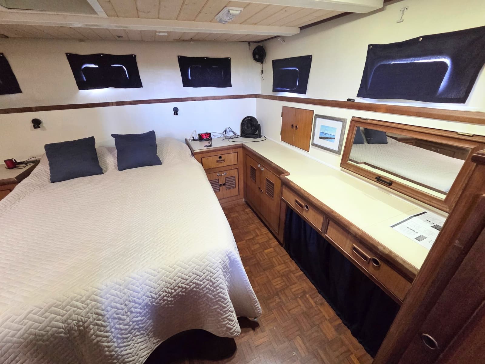 1982 C & L Sea Ranger Sundeck 39 - Photo 6