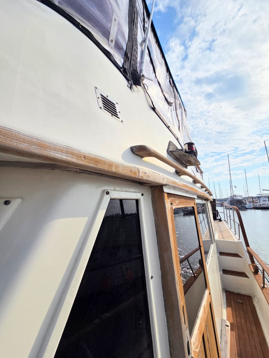 1982 C & L Sea Ranger Sundeck 39 - Photo 22