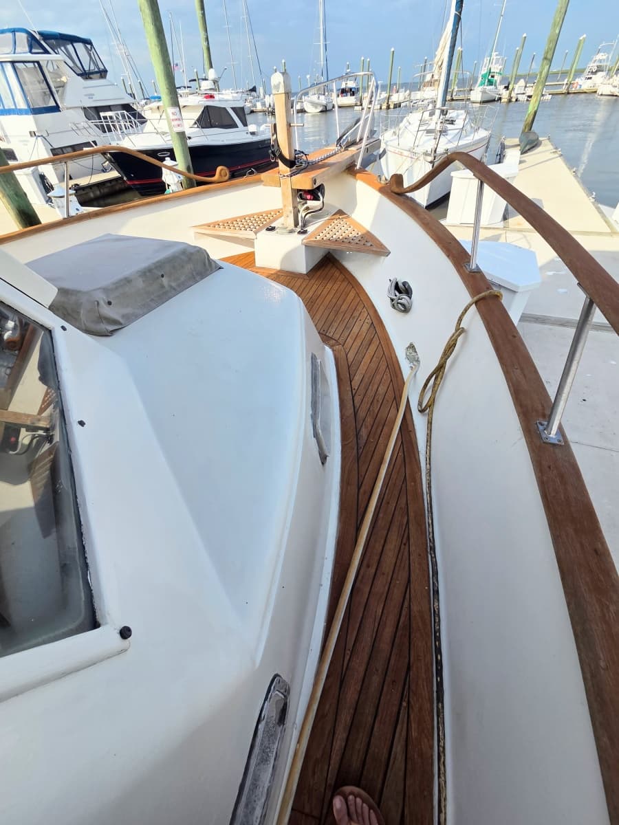 1982 C & L Sea Ranger Sundeck 39 - Photo 20