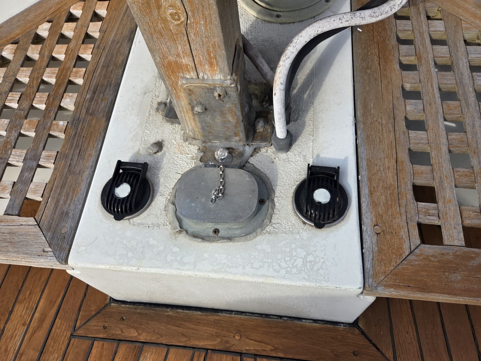 1982 C & L Sea Ranger Sundeck 39 - Photo 33
