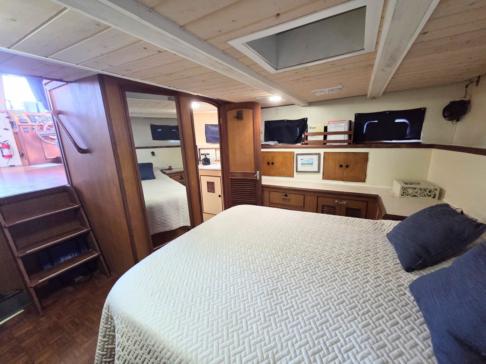 1982 C & L Sea Ranger Sundeck 39 - Photo 8