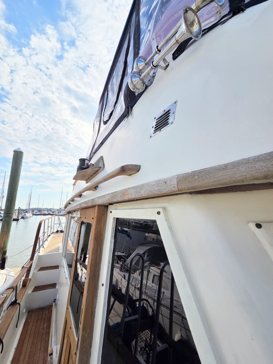 1982 C & L Sea Ranger Sundeck 39 - Photo 21