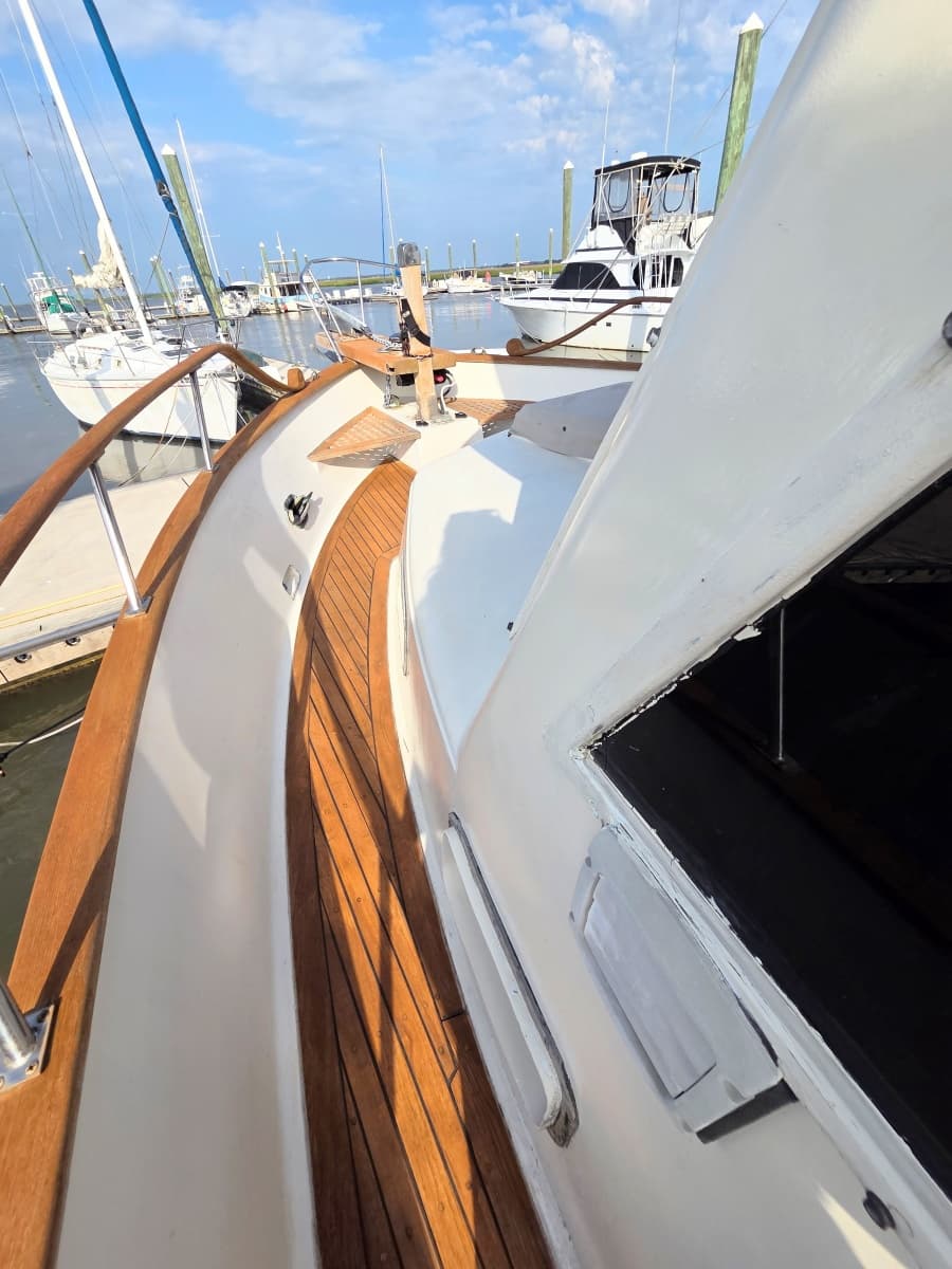 1982 C & L Sea Ranger Sundeck 39 - Photo 19