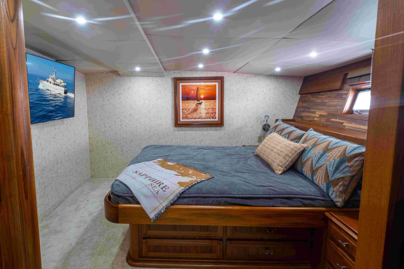 1972 Offshore Yachts  - Photo 30