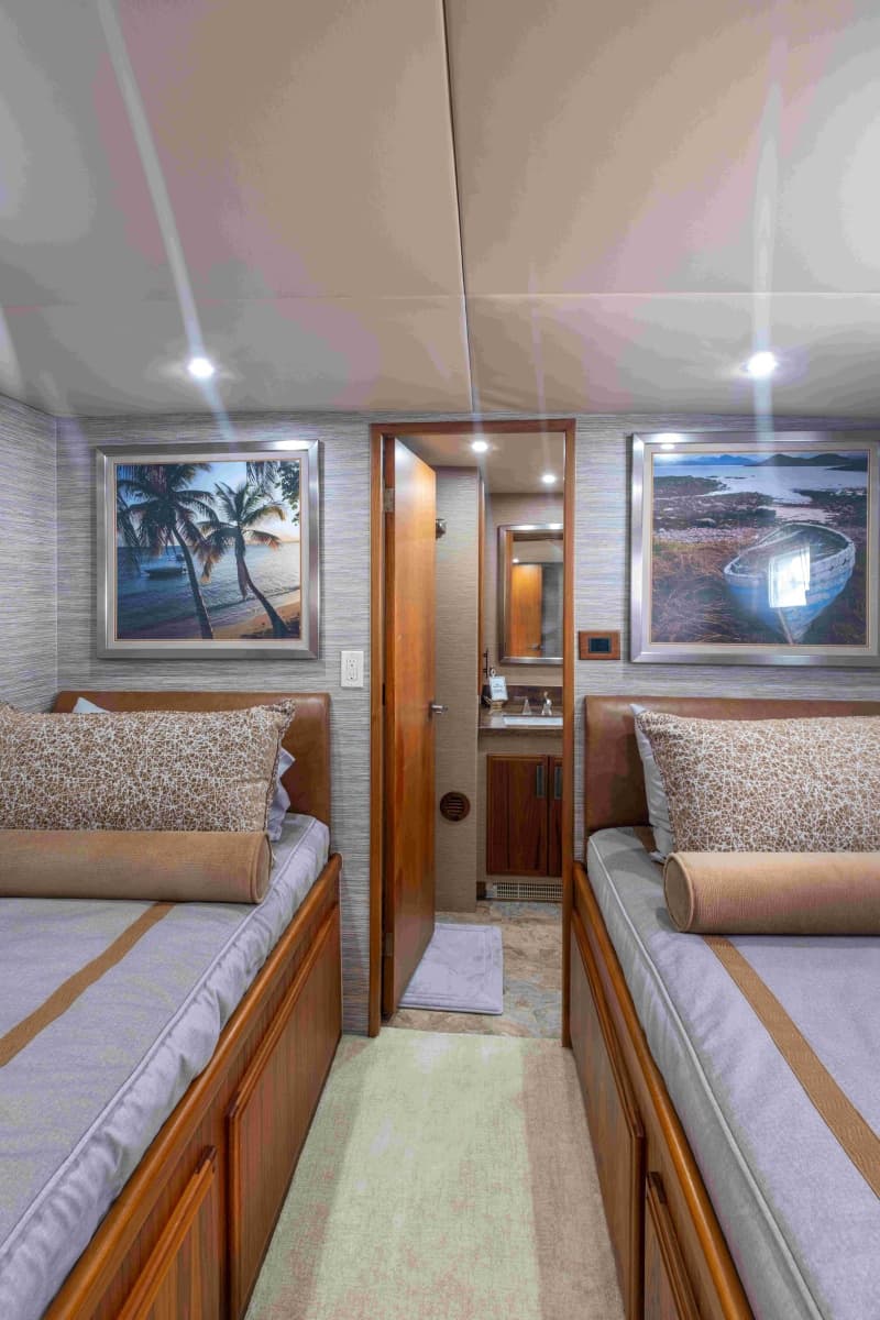 1972 Offshore Yachts  - Photo 20