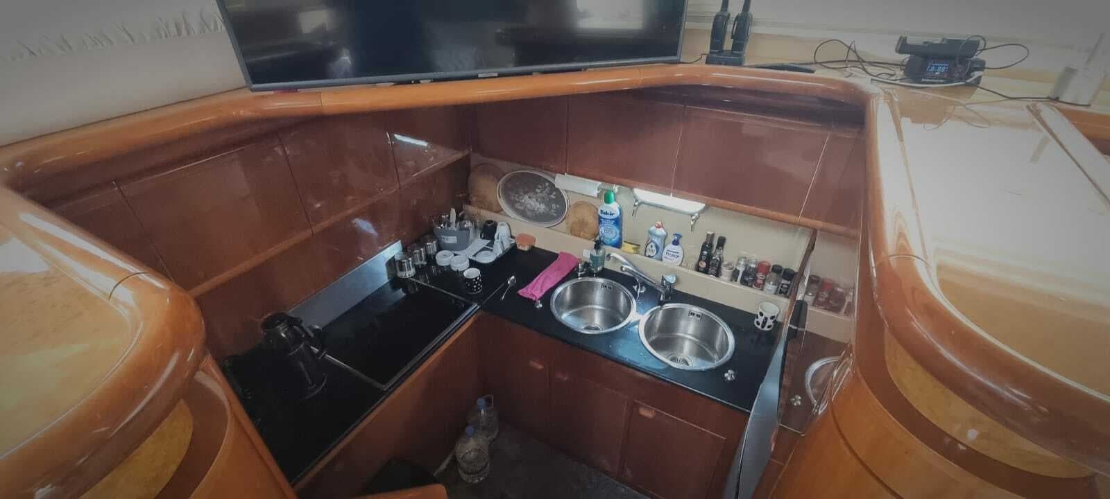 2001 Ferretti Yachts  - Photo 5