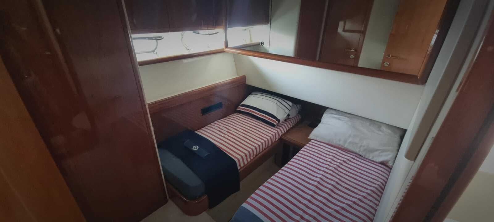 2001 Ferretti Yachts  - Photo 8