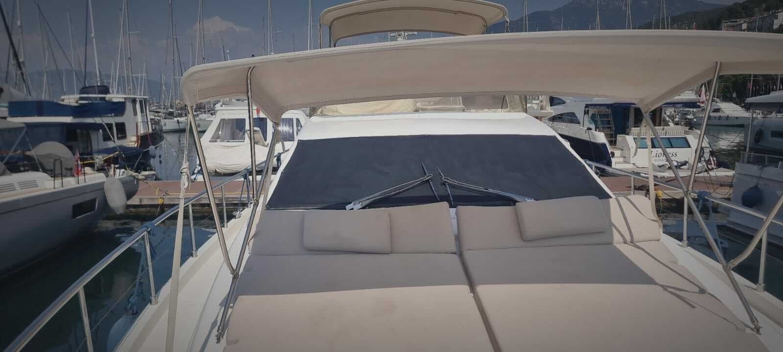 2001 Ferretti Yachts  - Photo 2