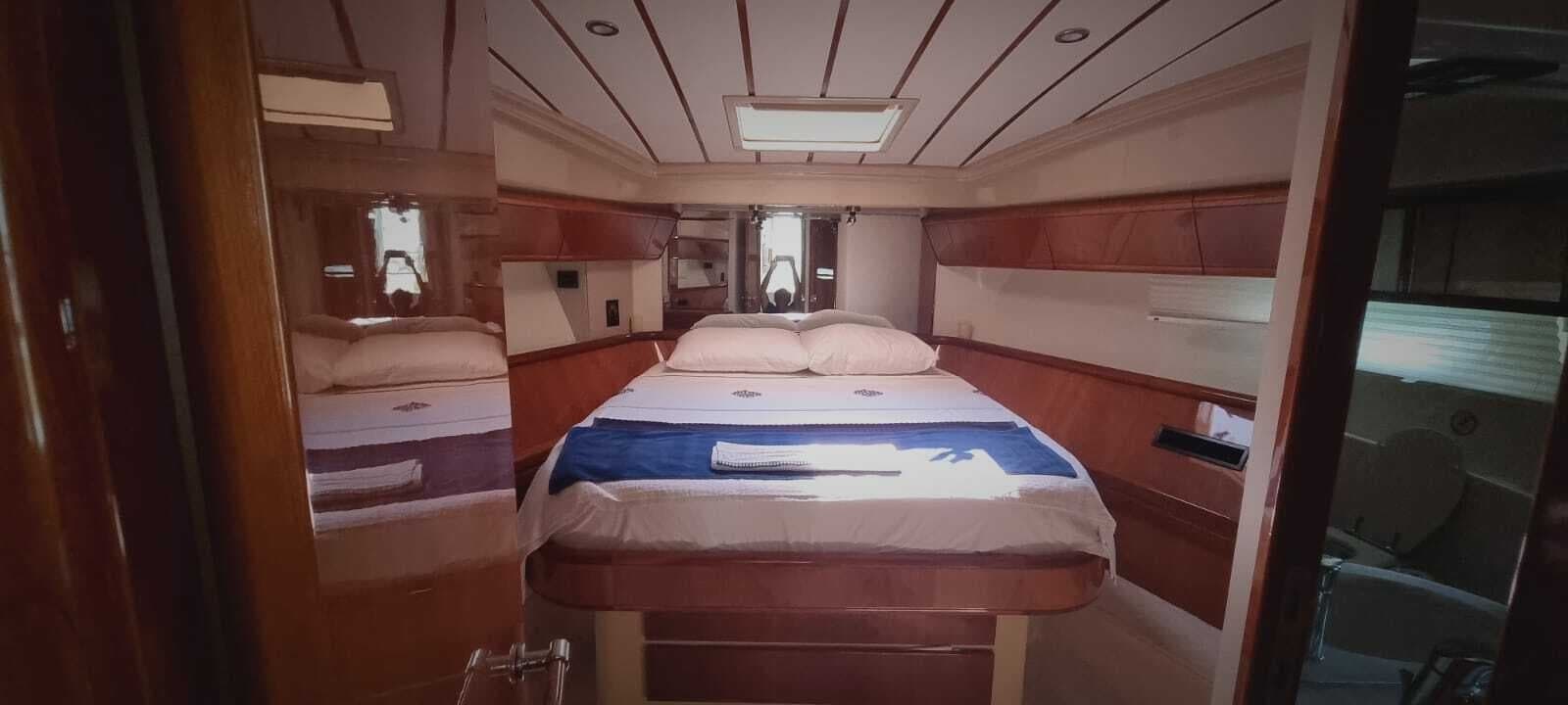 2001 Ferretti Yachts  - Photo 12