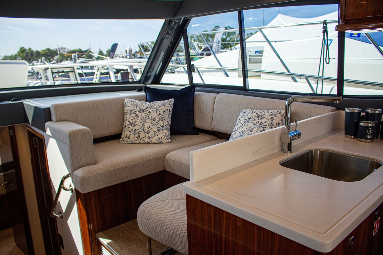 2025 Riviera 46 Sports Motor Yacht - Photo 29