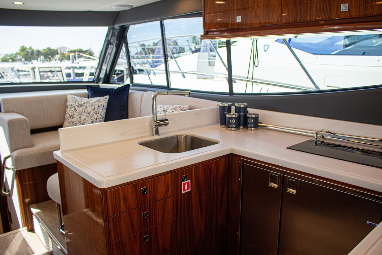 2025 Riviera 46 Sports Motor Yacht - Photo 27