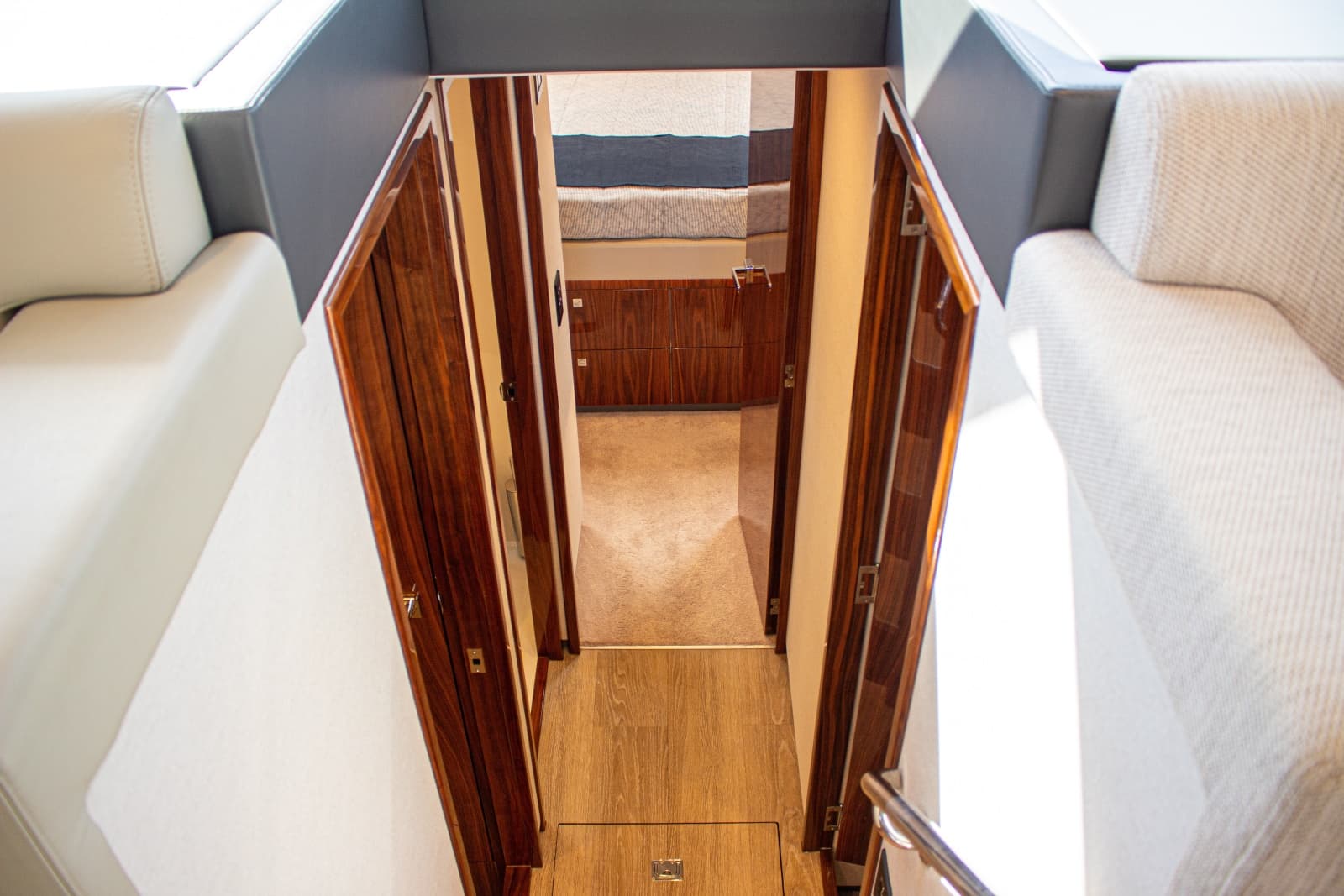 2025 Riviera 46 Sports Motor Yacht - Photo 33