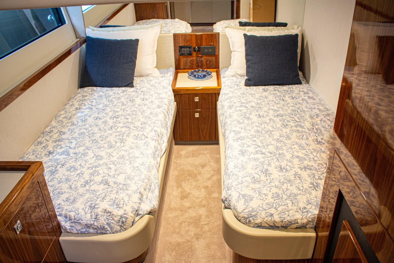 2025 Riviera 46 Sports Motor Yacht - Photo 35
