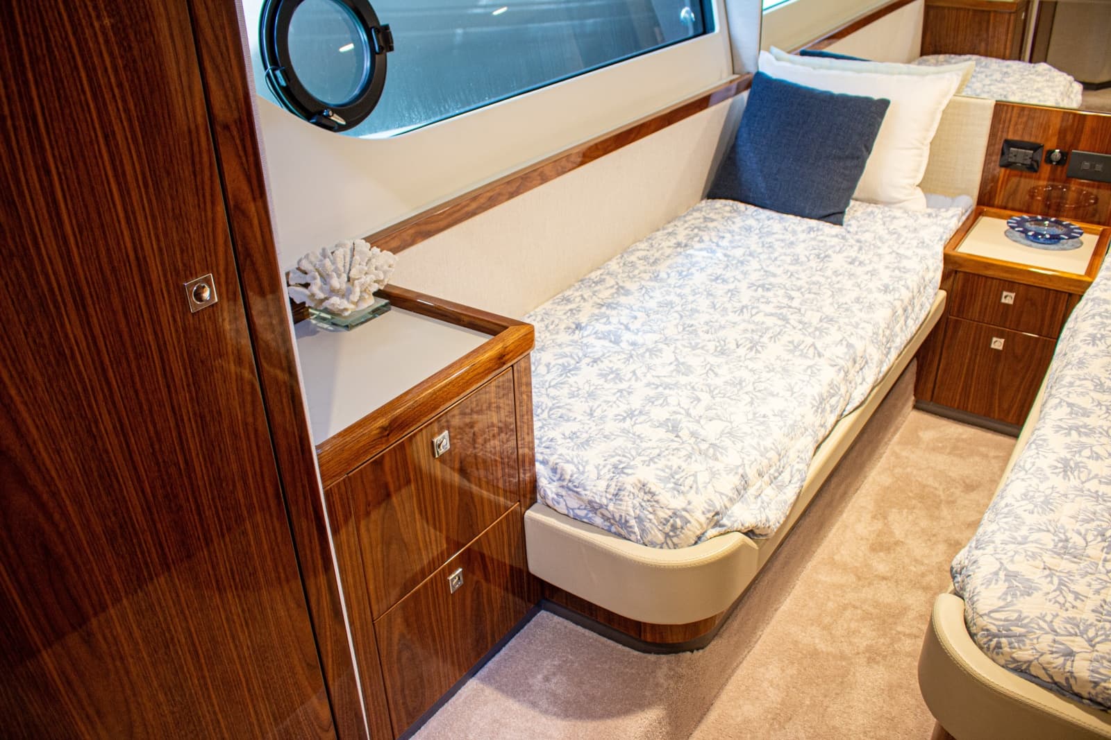 2025 Riviera 46 Sports Motor Yacht - Photo 36