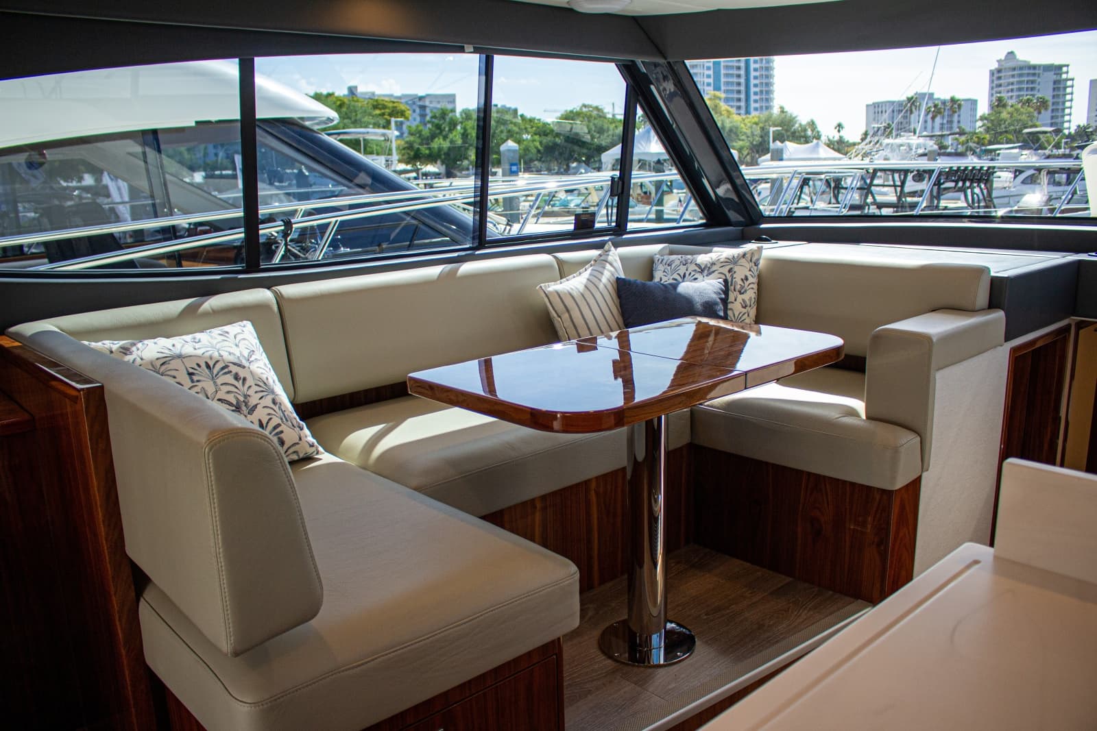 2025 Riviera 46 Sports Motor Yacht - Photo 28