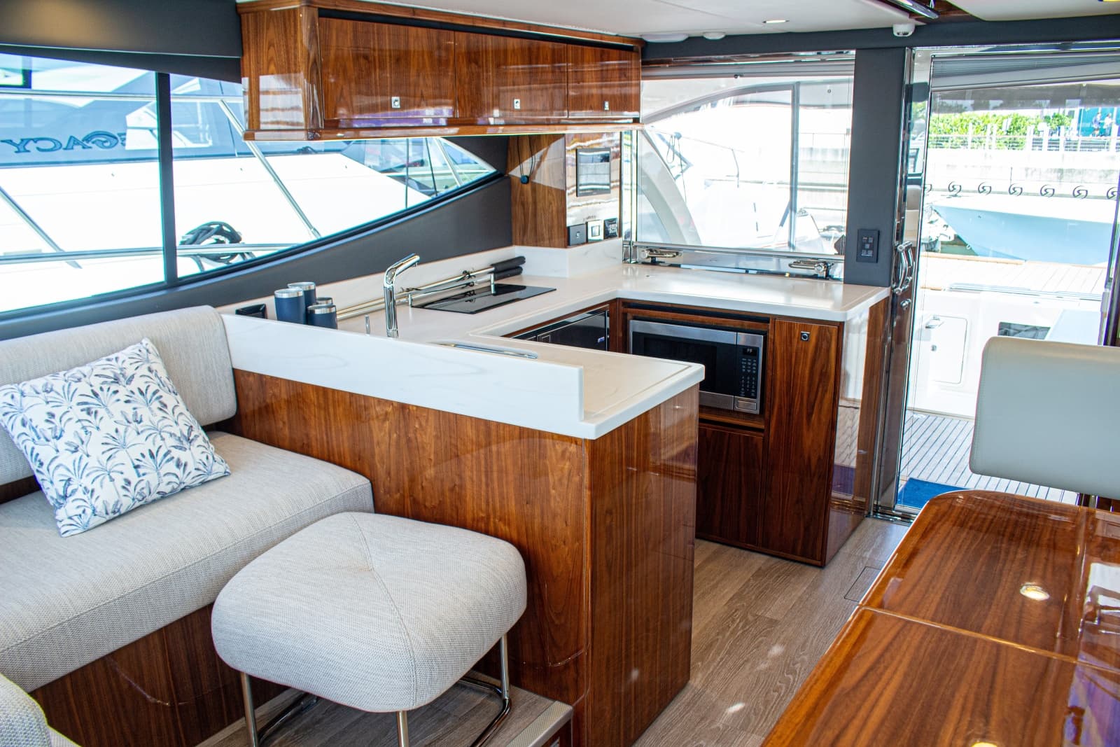 2025 Riviera 46 Sports Motor Yacht - Photo 46