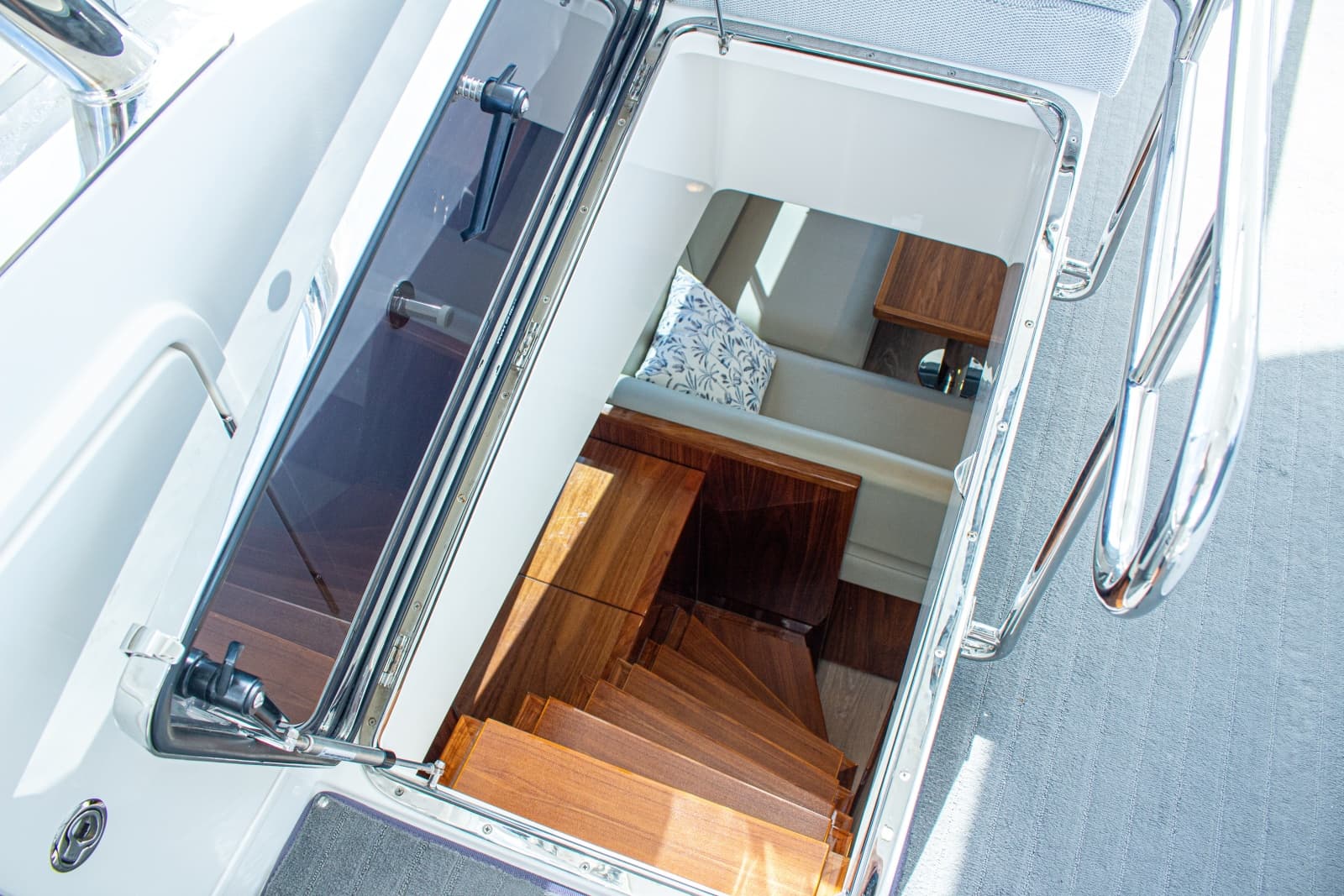 2025 Riviera 46 Sports Motor Yacht - Photo 47