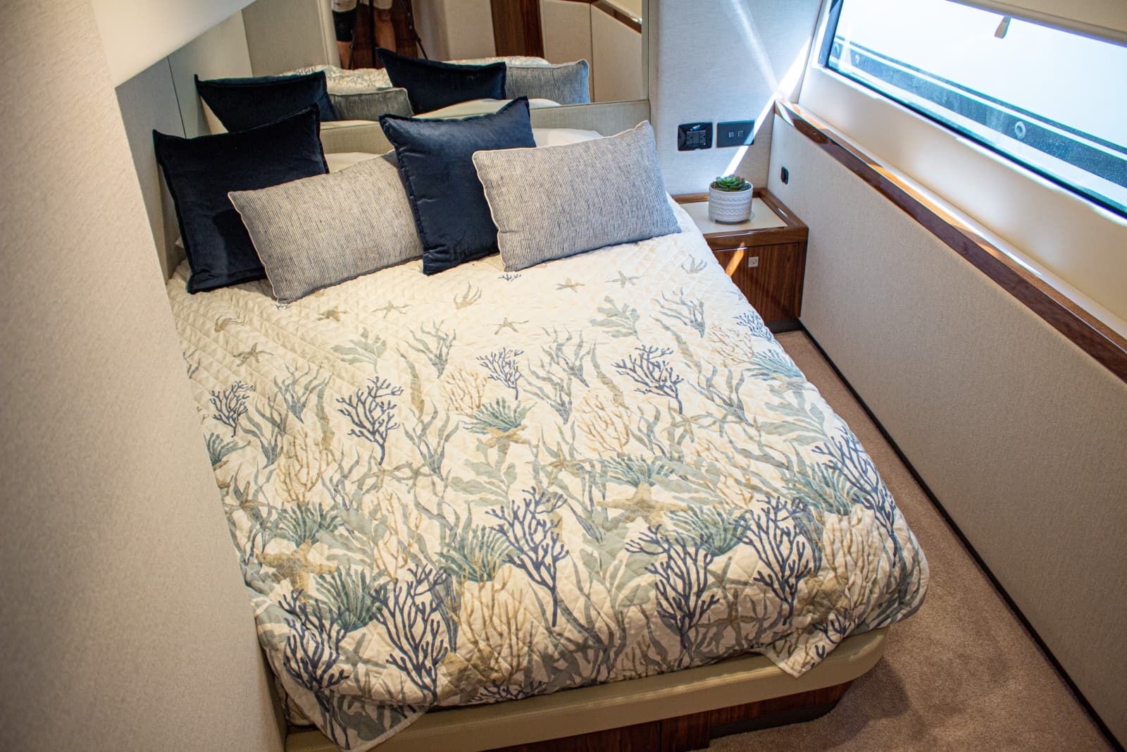 2025 Riviera 46 Sports Motor Yacht - Photo 34