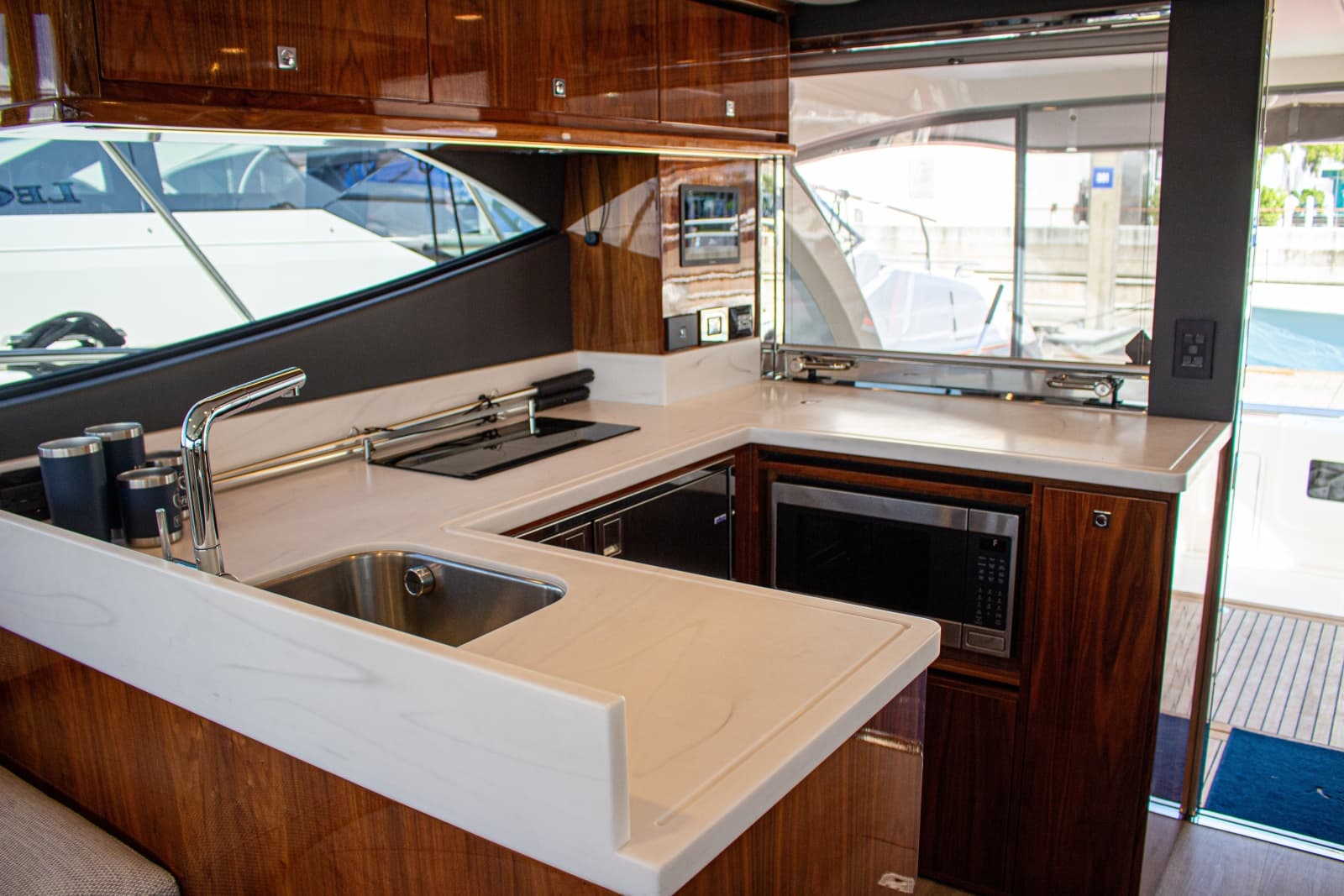 2025 Riviera 46 Sports Motor Yacht - Photo 30