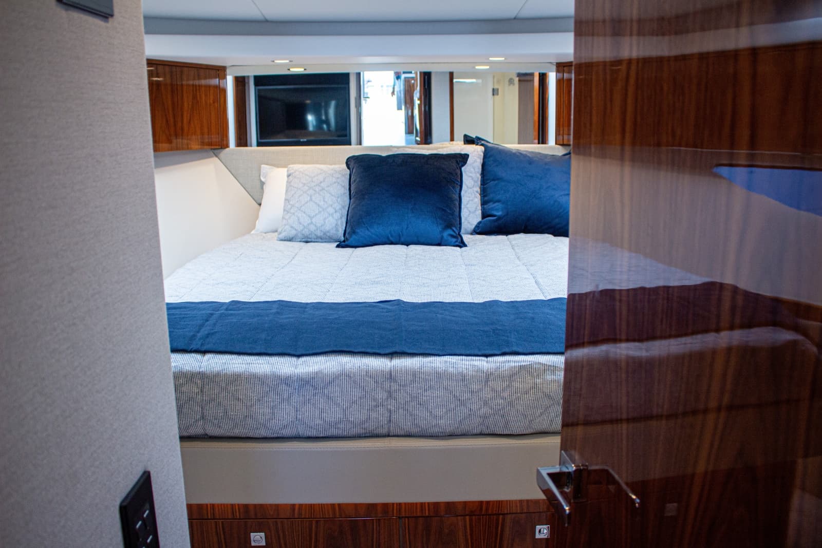 2025 Riviera 46 Sports Motor Yacht - Photo 40
